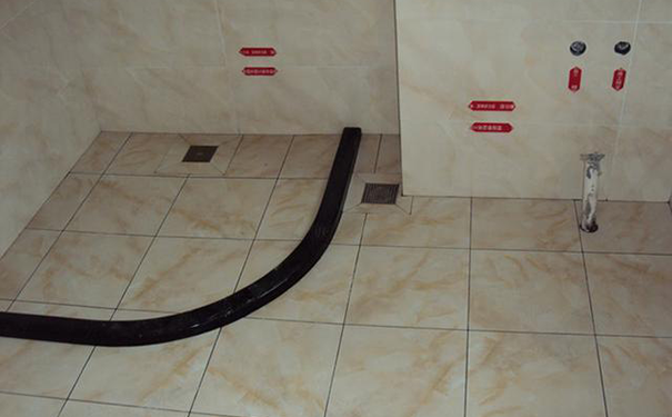 衛(wèi)生間裝修地面坡度要留好.png